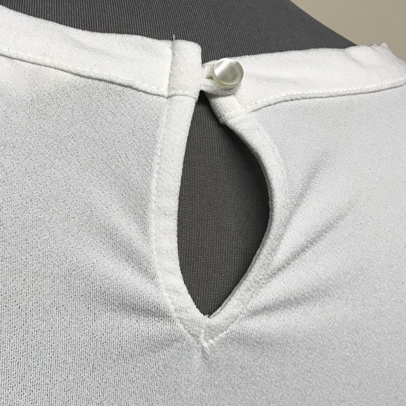 Banana Republic White Sleeveless Blouse - Picture 3 of 4